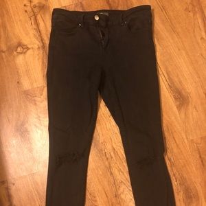 Ripped ankle jeans